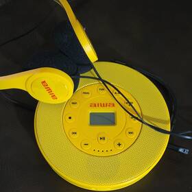 Aiwa Ai9004n Flashback Portable Cd Player Yellow Headphone Jack Lcd Display