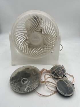 51161 Ampd Ampftd Rare Clear Federal Prison Cd Player Am/fm And Transparent Fan Same No