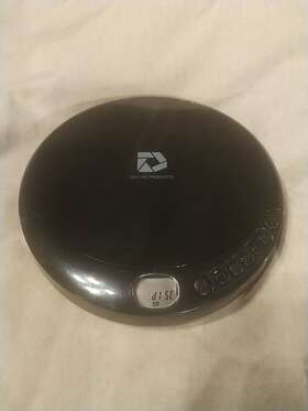 Deluxe Products 690003393928 Cd Player Portable With 60 Sec. Anti Skip Aux No Earbuds Preowned