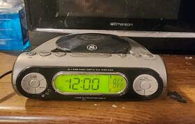 7-4901a General Electric Vintage Ge Cd Player Clock Am/fm Radio Dual Alarm