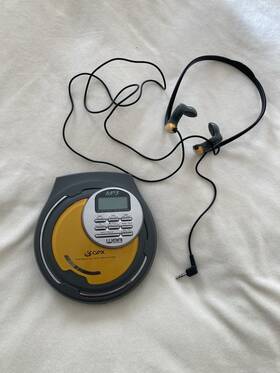 3981 Gpx Portable Cd Mp3 Player With Headphones Tested Batteries Not Included