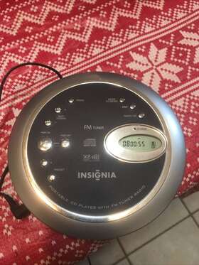 Pao40719a Insignia Portable Cd Player With Fm Tuner Radio Headphones A1