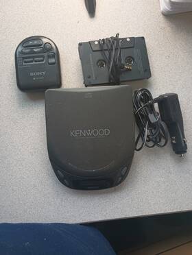 Kenwood 40902117 Portable Cd Player With Car Attachment Tape And Ac Adapter No Headphones