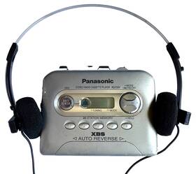Rq-e30v Panasonic Portable Fm / Am Radio With 20 Station Memory And Headphones