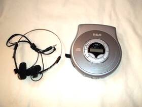 Rp-2345 Rca Vtg Portable Compact Disc Player With Headphones. Works