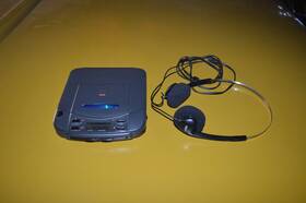 Rp-7910a Rca Portable Personal Compact Disc Player Model #rp-7910a With The Headphones