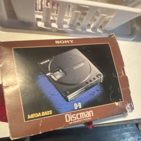 Sony 4-930-144 Discman D-9 Cd Player Mega Bass Black Headphone Jack