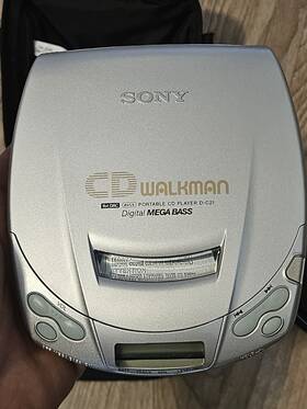 Sony D-c21 Walkman Portable Cd Player Silver Digital Mega Bass Am/fm