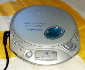 Sony D-f200-cd-rare Cd Walkman Esp- Max Find- With Carry/belt Case-new Condition