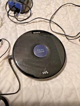 Sony D-j010 Psyc Cd Walkman Portable With Ac Adapter And Ear Piece