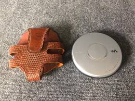 D-j011 Sony Vintage Walkman Tested With Custom Leather Holder