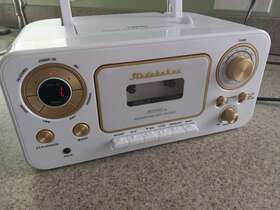 Sb2135 Studebaker Portable Stereo Cd And Cassette Player Am/fm Radio White/gold
