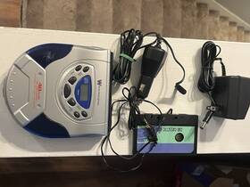 Wdm13602 White-westinghouse Portable Cd Player With Adapters Car Cassette Works
